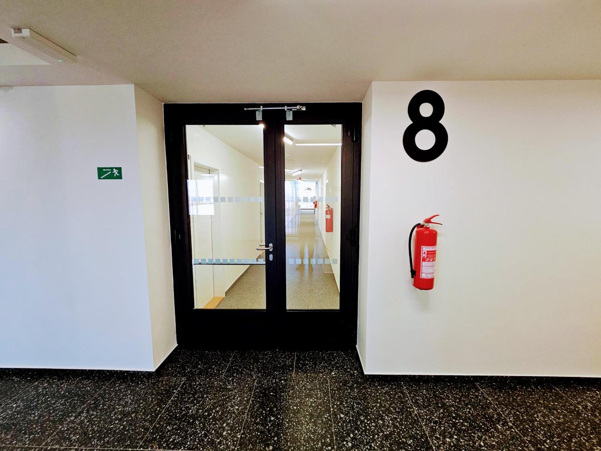 Live-inn Hotel-style 5 Apartments, 20 Mins To Centre, Gym, Reception, Free Parking, Lift, Roof Terrace & Game Praga