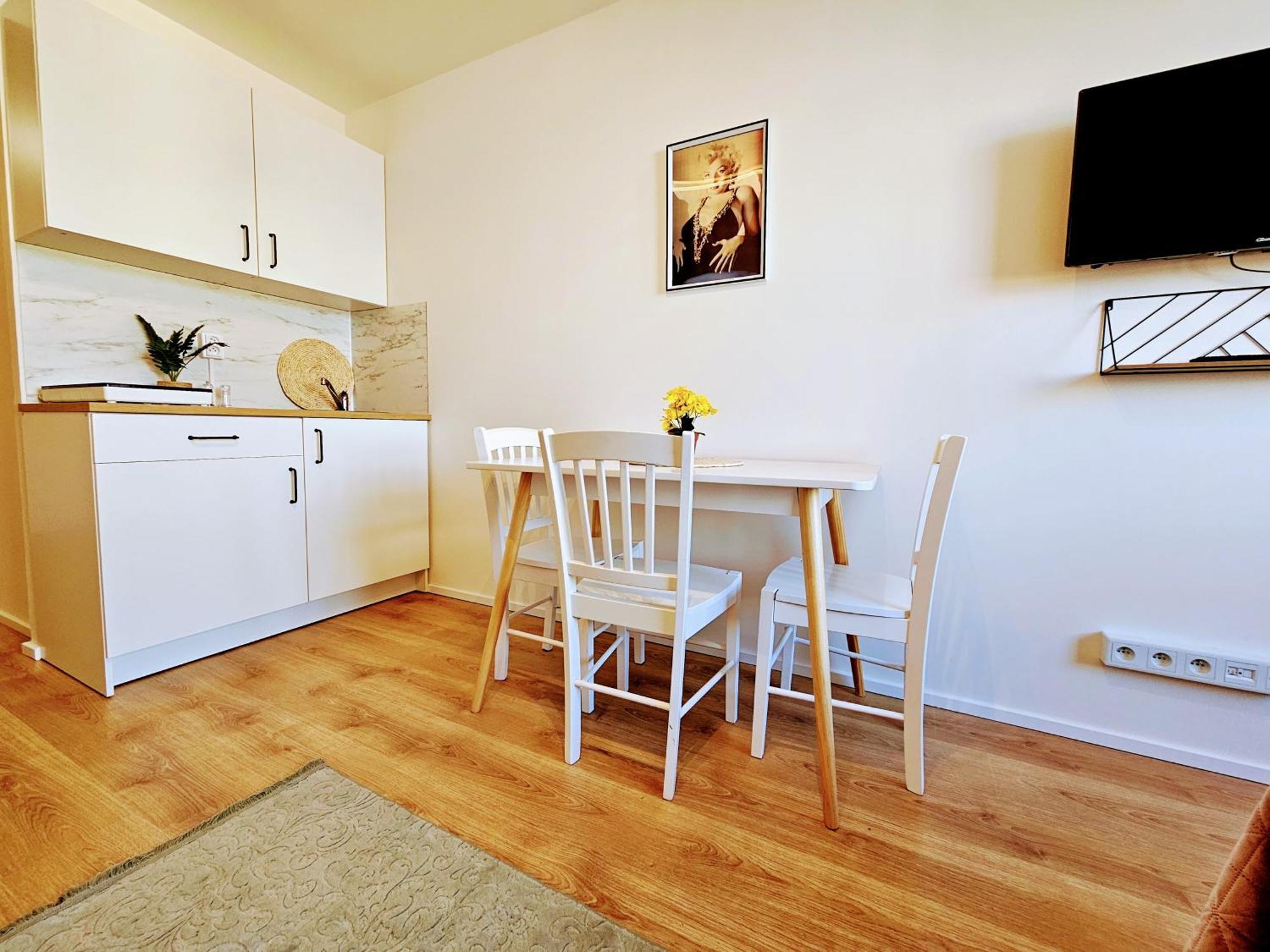Live-inn Hotel-style 5 Apartments, 20 Mins To Centre, Gym, Reception, Free Parking, Lift, Roof Terrace & Game Apartamento *