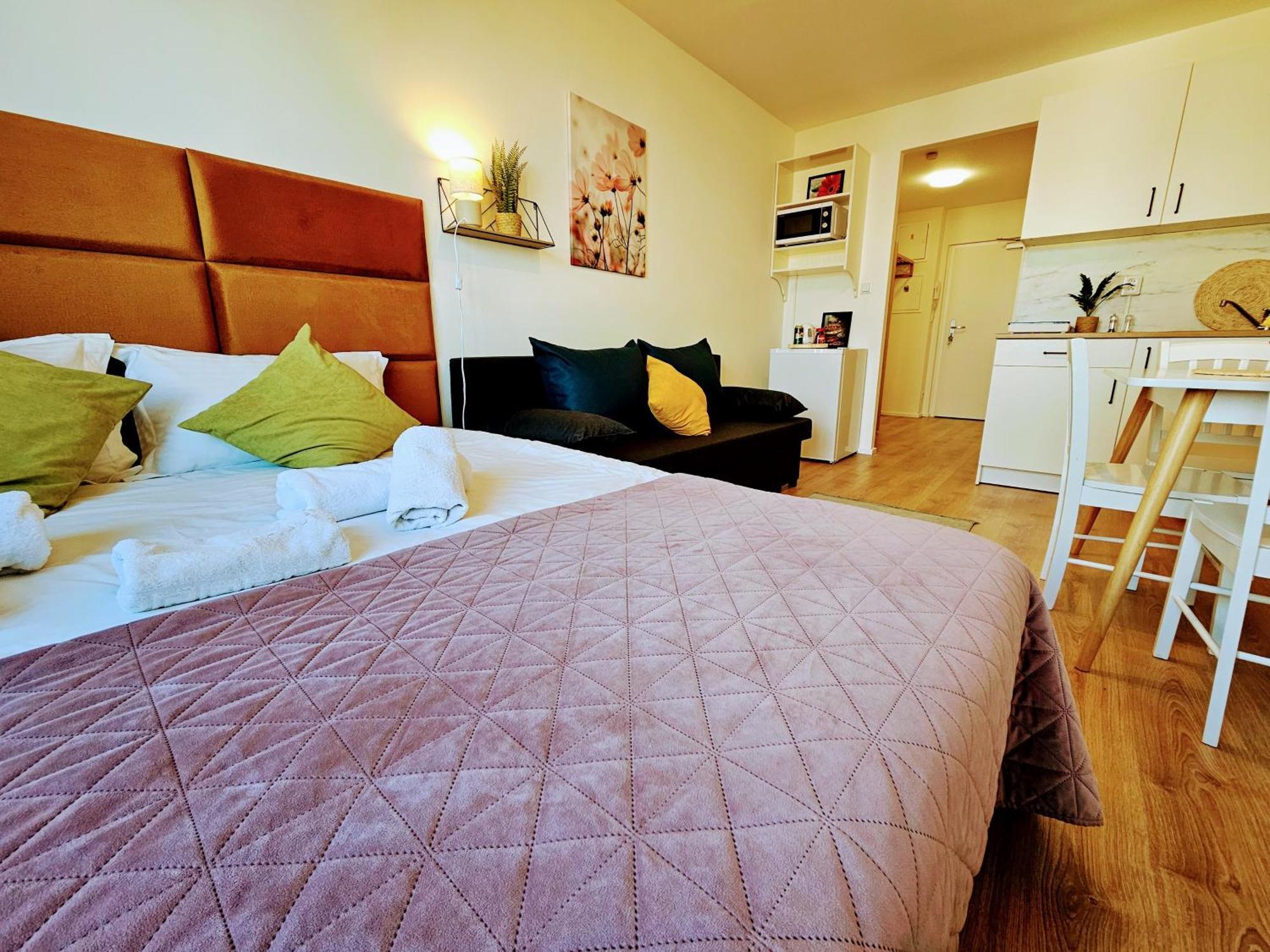 Apartamento Live-inn Hotel-style 5 Apartments, 20 Mins To Centre, Gym, Reception, Free Parking, Lift, Roof Terrace & Game Praga