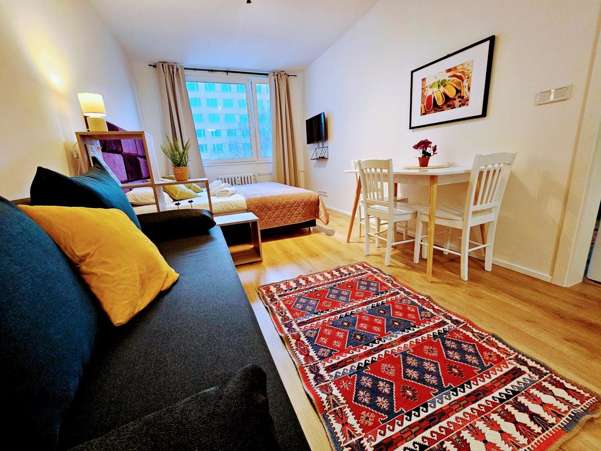 Live-inn Hotel-style 5 Apartments, 20 Mins To Centre, Gym, Reception, Free Parking, Lift, Roof Terrace & Game Praga