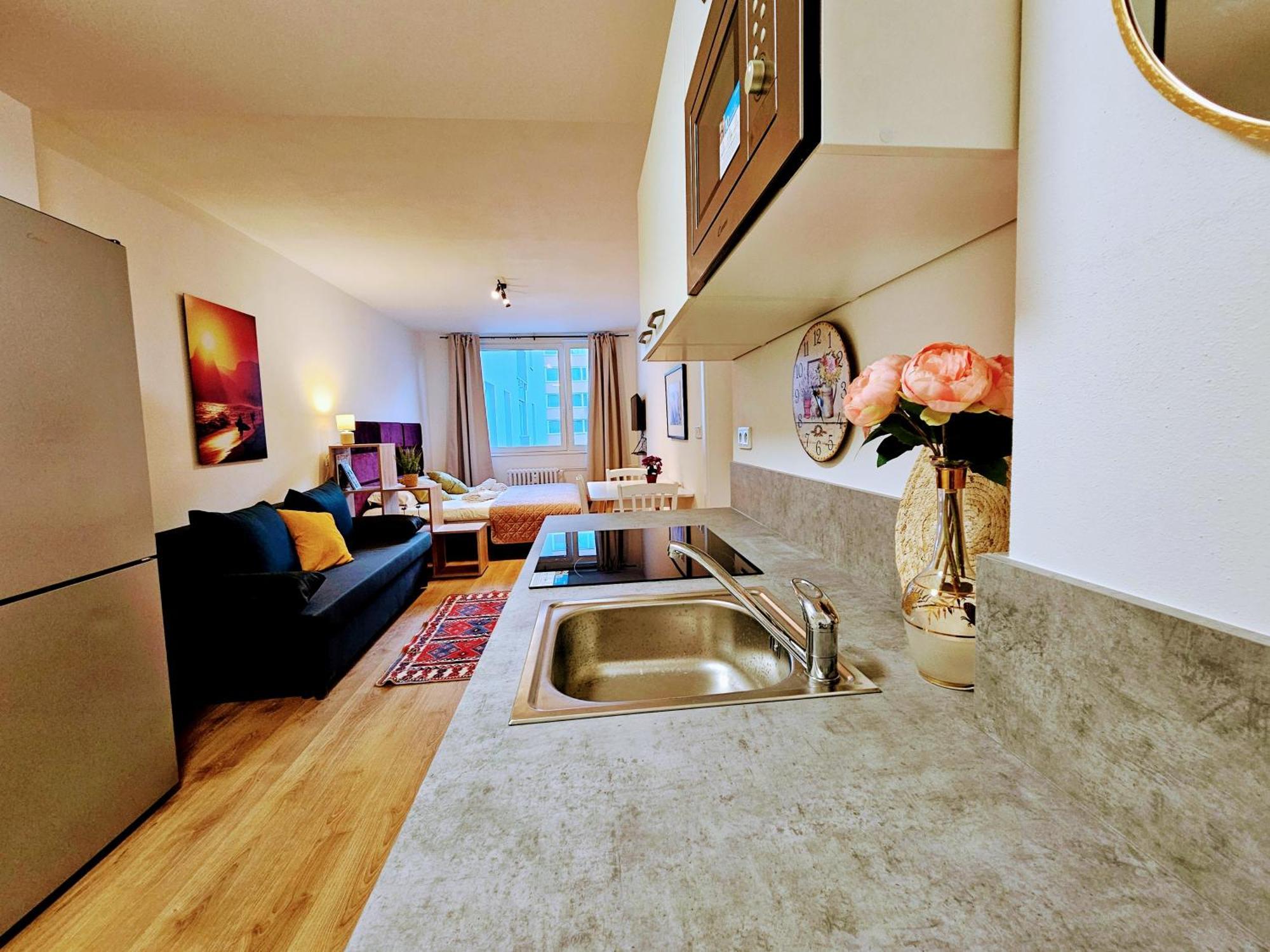 Live-inn Hotel-style 5 Apartments, 20 Mins To Centre, Gym, Reception, Free Parking, Lift, Roof Terrace & Game Apartamento *