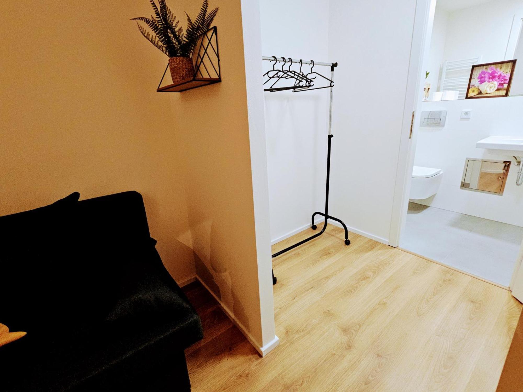 Apartamento Live-inn Hotel-style 5 Apartments, 20 Mins To Centre, Gym, Reception, Free Parking, Lift, Roof Terrace & Game Praga