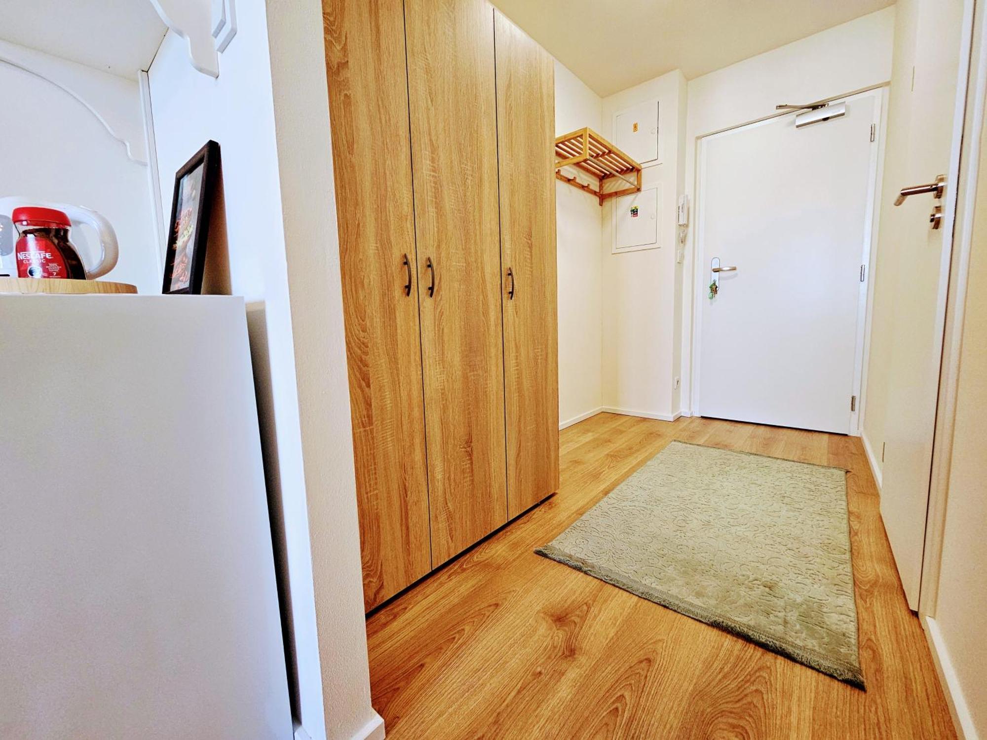 Live-inn Hotel-style 5 Apartments, 20 Mins To Centre, Gym, Reception, Free Parking, Lift, Roof Terrace & Game Prague