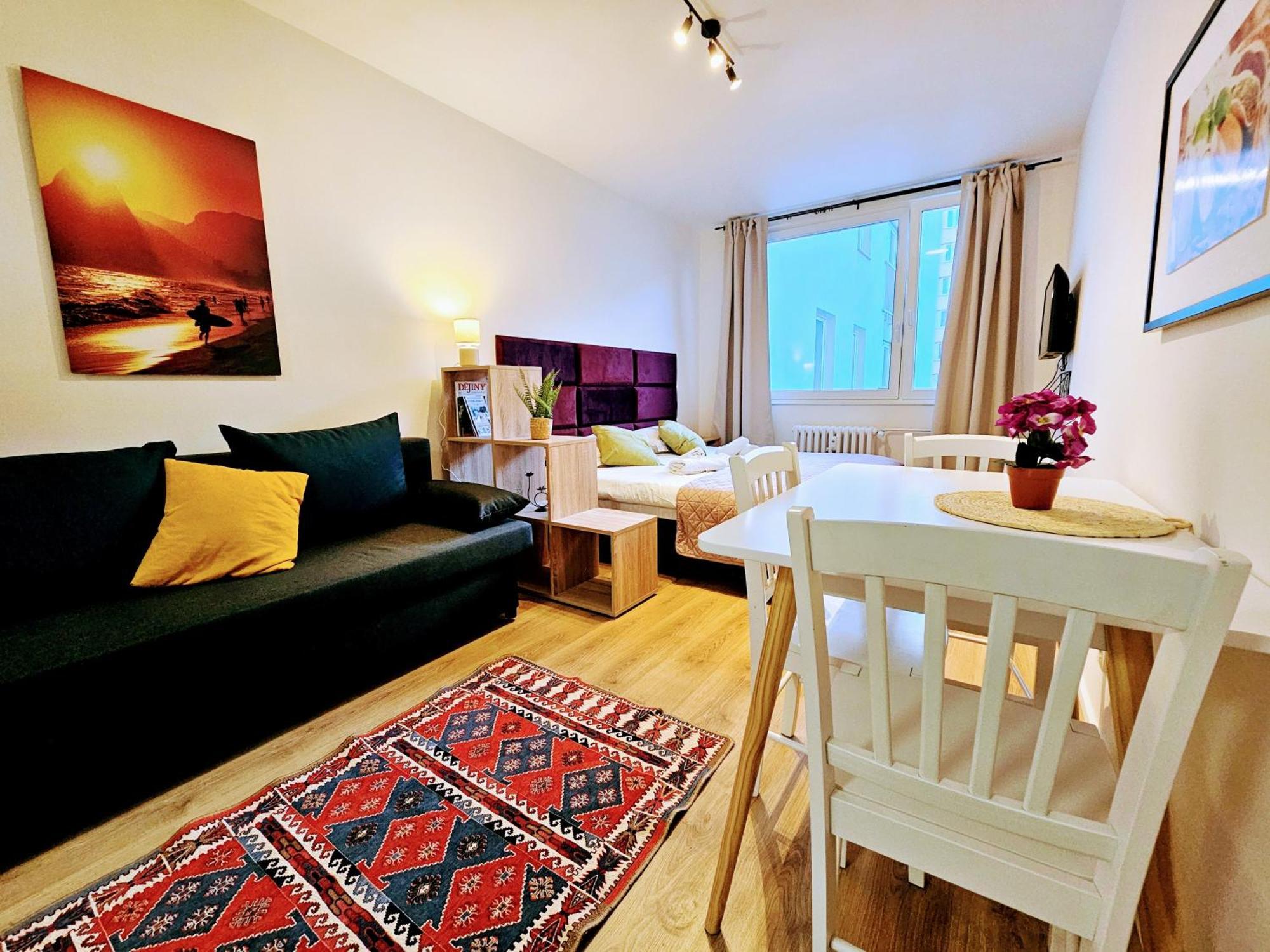 Apartment Live-inn Hotel-style 5 Apartments, 20 Mins To Centre, Gym, Reception, Free Parking, Lift, Roof Terrace & Game *