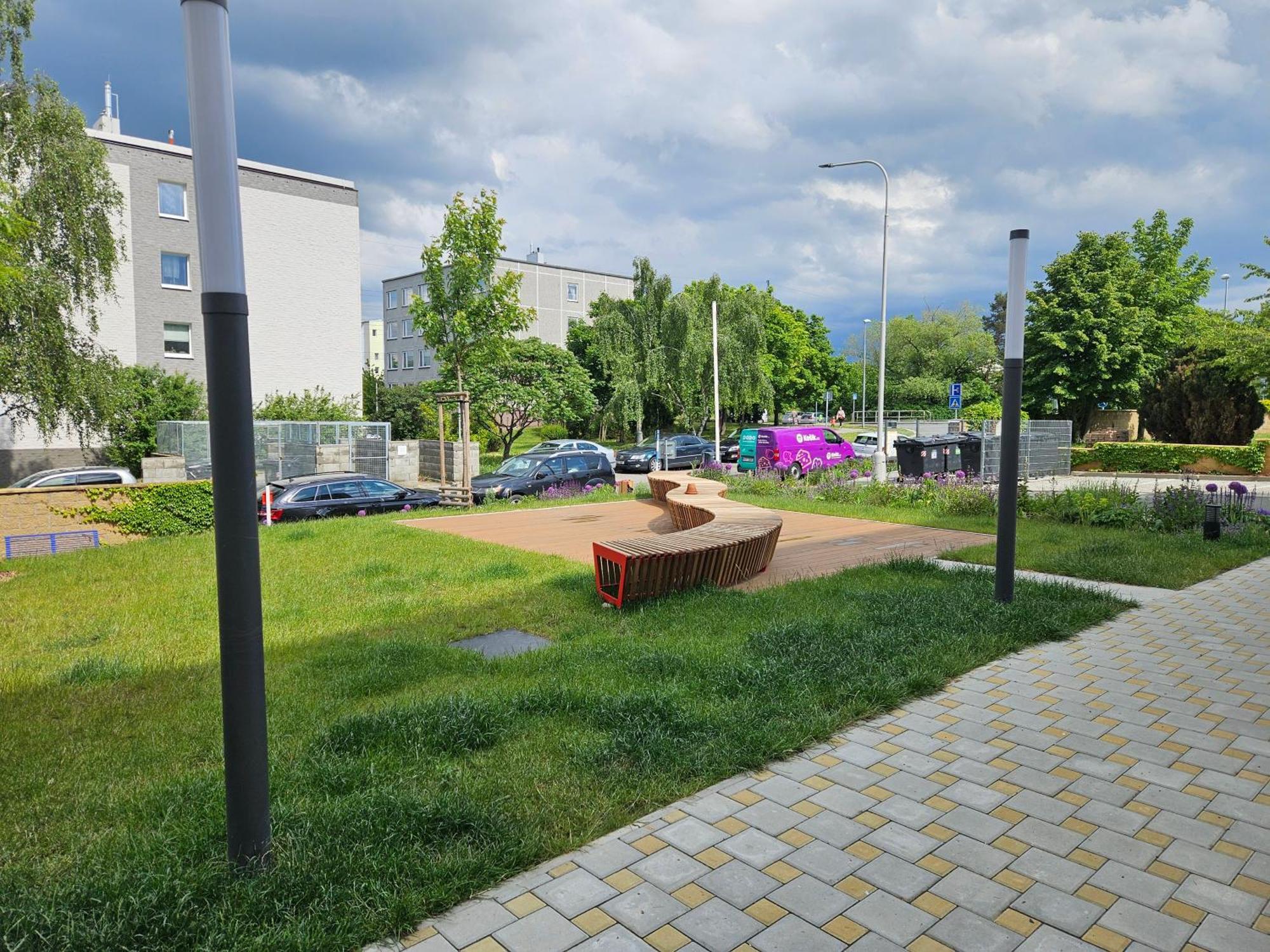 Live-inn Hotel-style 5 Apartments, 20 Mins To Centre, Gym, Reception, Free Parking, Lift, Roof Terrace & Game Prague